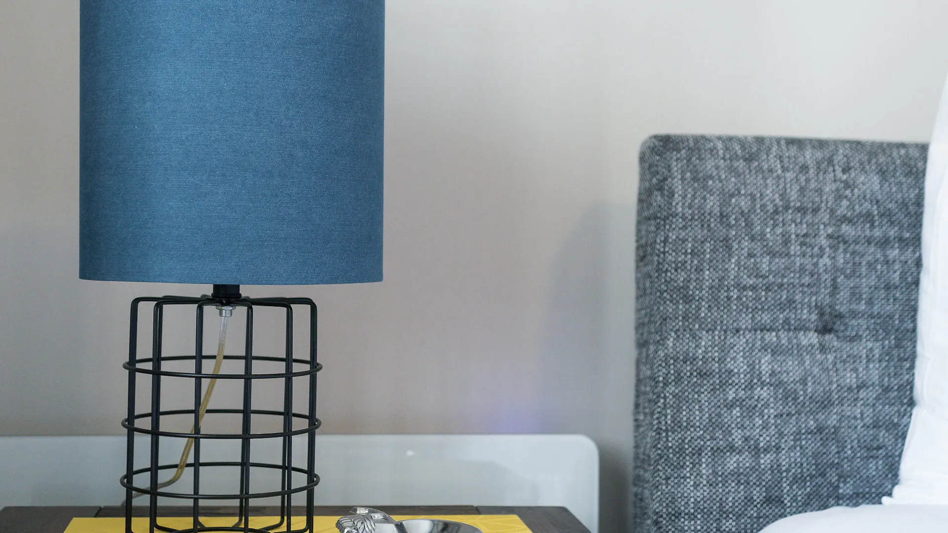 Апартаменты Central 1Br In Milton Park By Sonder Монреаль Канада